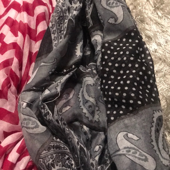 Charlotte Russe Scarfs - Picture 7 of 7